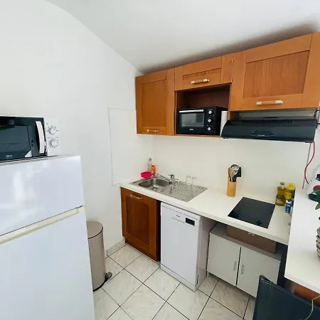 Holiday home Petite Maison Du Loubat Avec Jardin Asnieres-la-Giraud