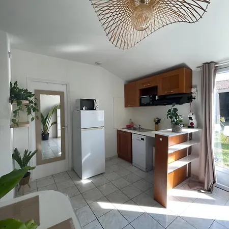 Holiday home Petite Maison Du Loubat Avec Jardin Asnieres-la-Giraud